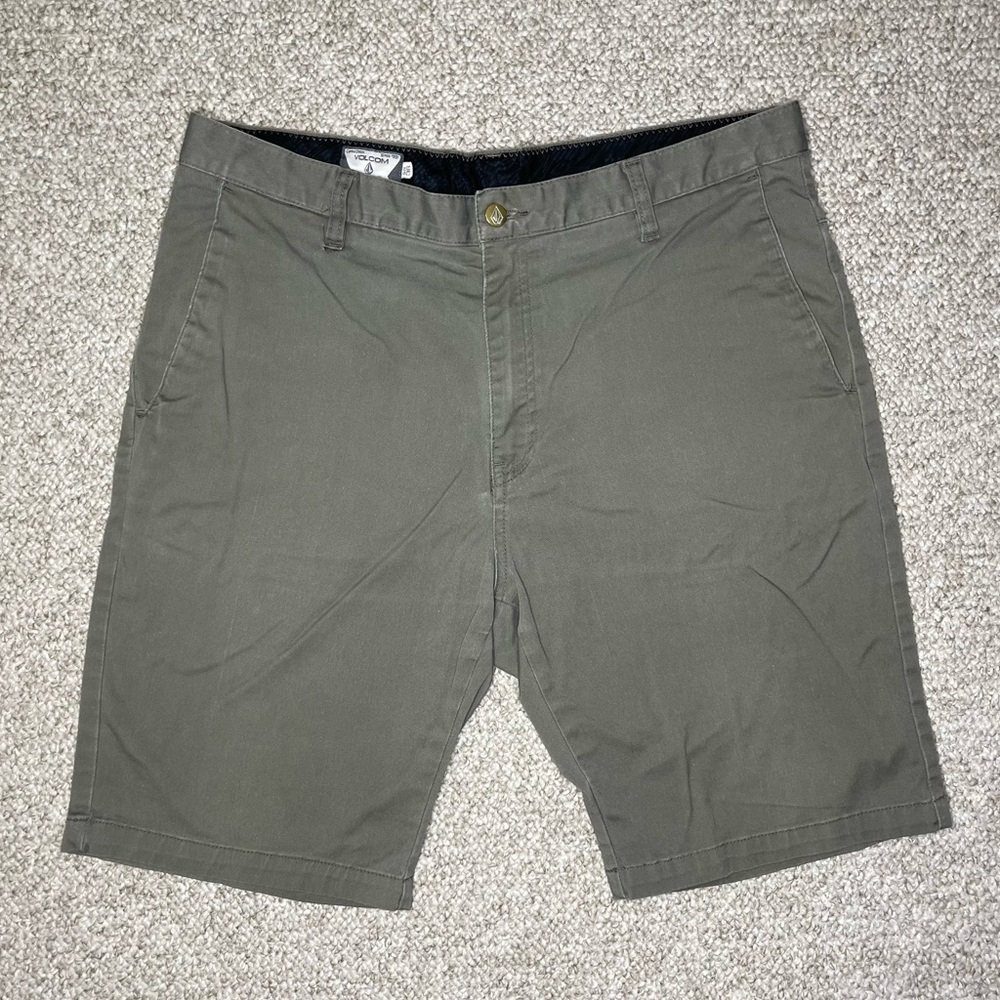 Volcom shorts - Picture 2 of 10